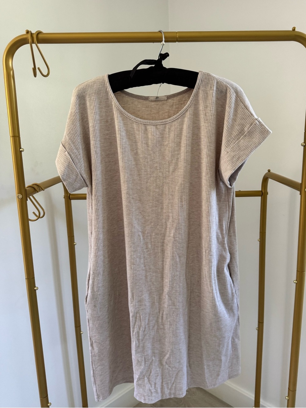 entro Short Sleeve Ribbed Tunic in Light Taupe